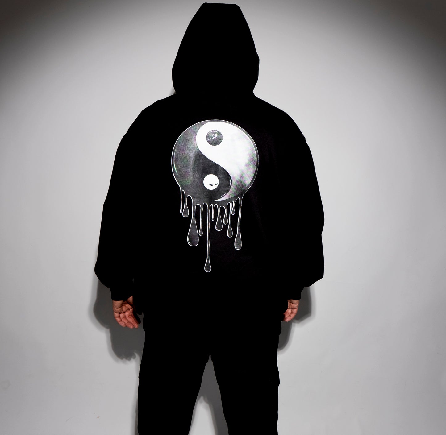 Polerón ZEN897 Yin-Yang Drip Negro – DROP 11:11