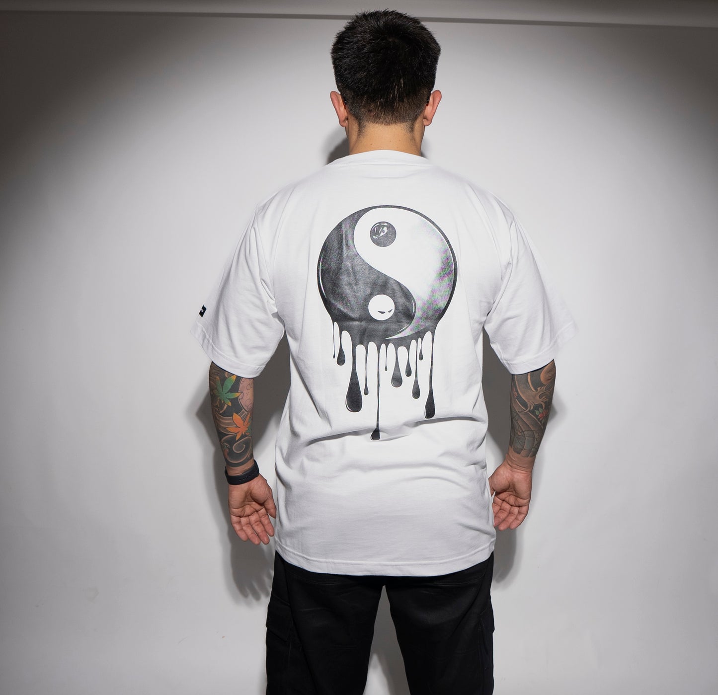 Polera ZEN897 “Yin-Yang Drip” Blanca – DROP 11:11