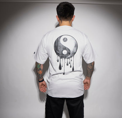 Polera ZEN897 “Yin-Yang Drip” Blanca – DROP 11:11