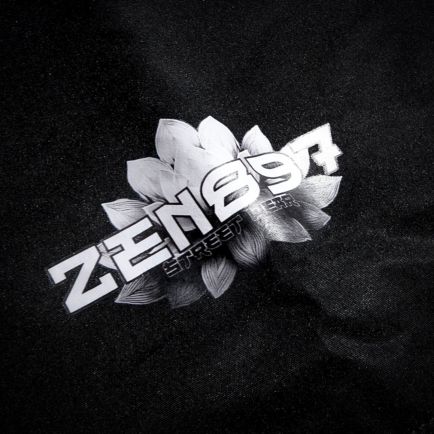 Cortaviento Yin-Yang Black & White – ZEN897 DROP 11:11