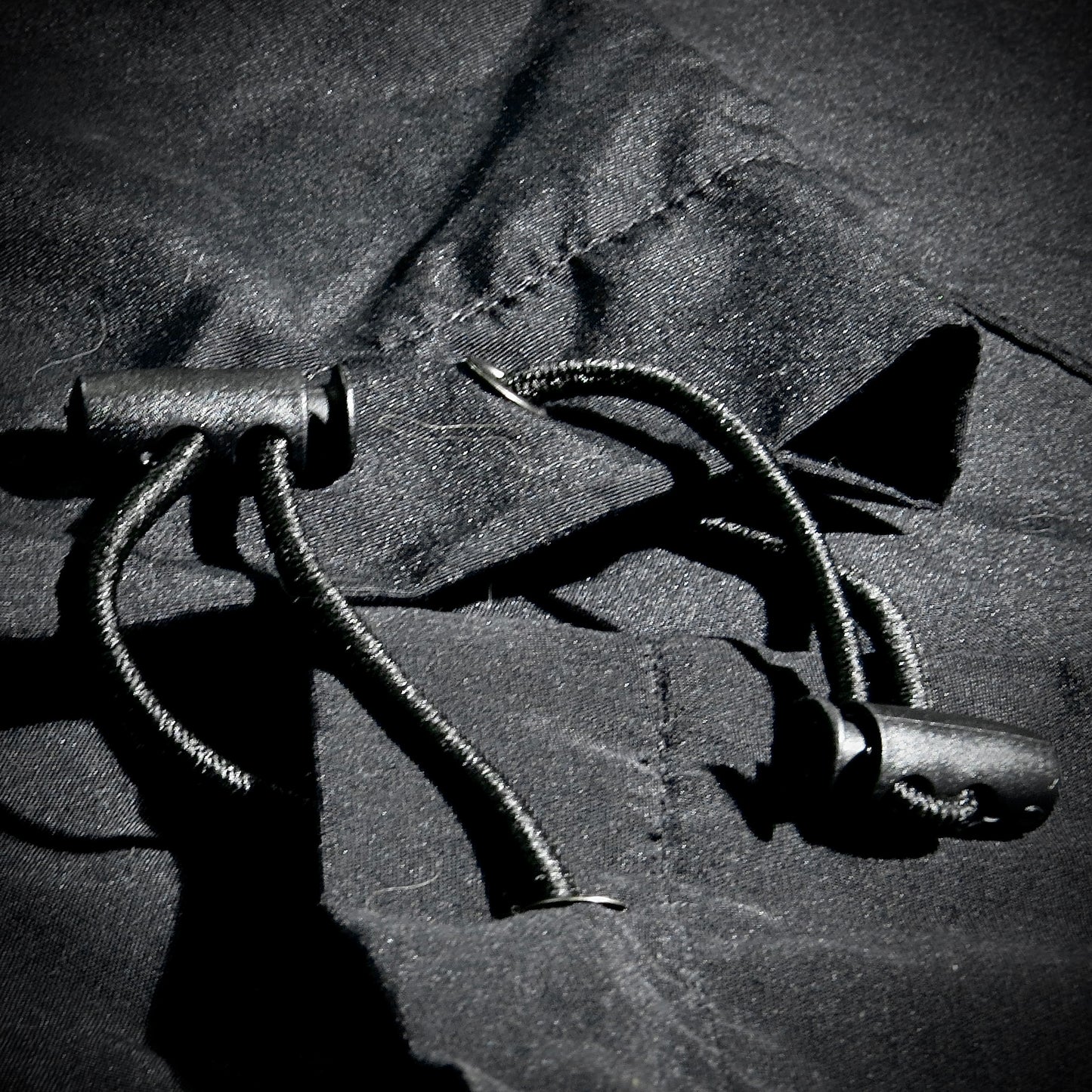 Cortaviento Yin-Yang Black & White – ZEN897 DROP 11:11