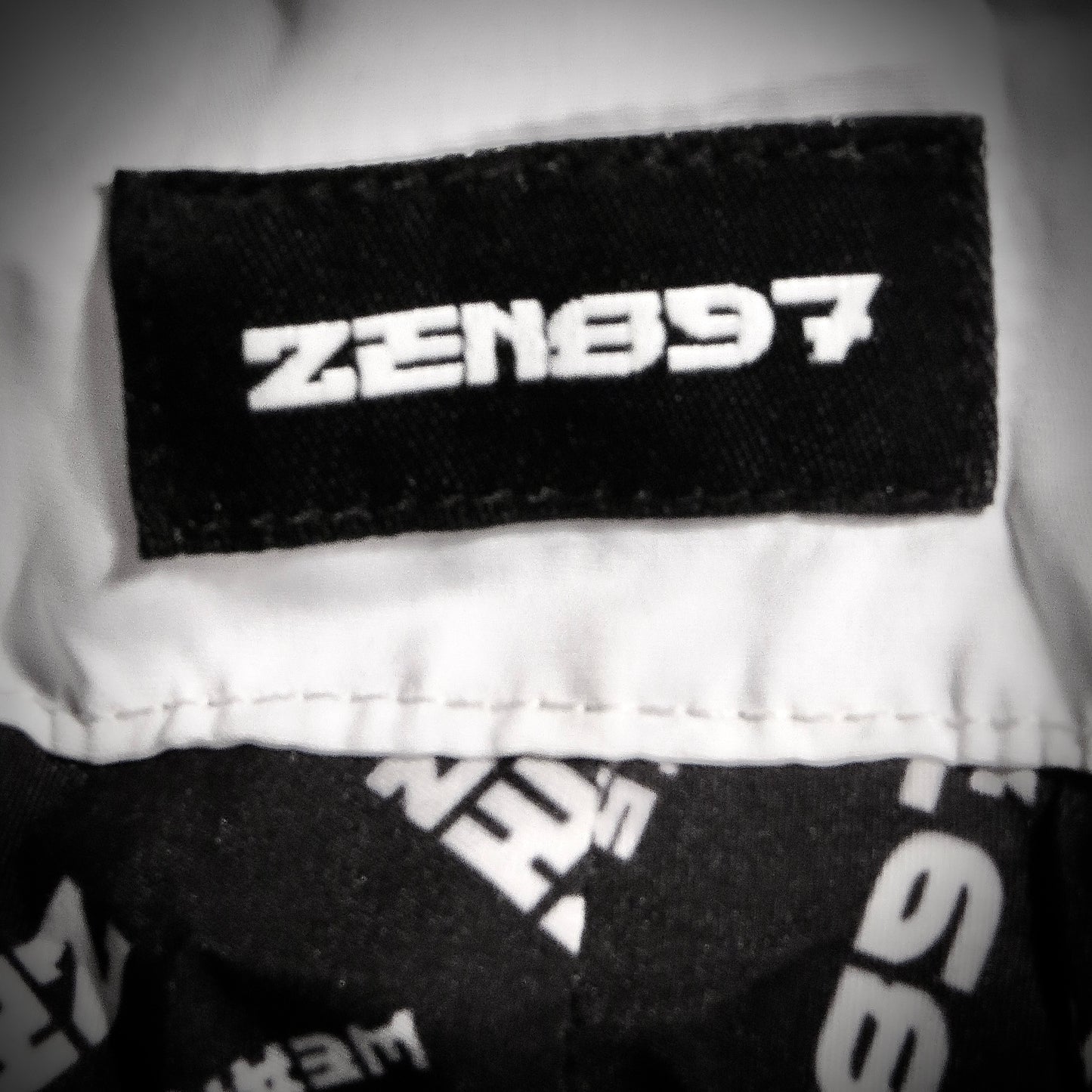 Cortaviento ZEN897 Contrast Black & White – DROP 11:11