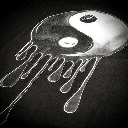 Polera ZEN897 “Yin-Yang Drip” Negra – DROP 11:11