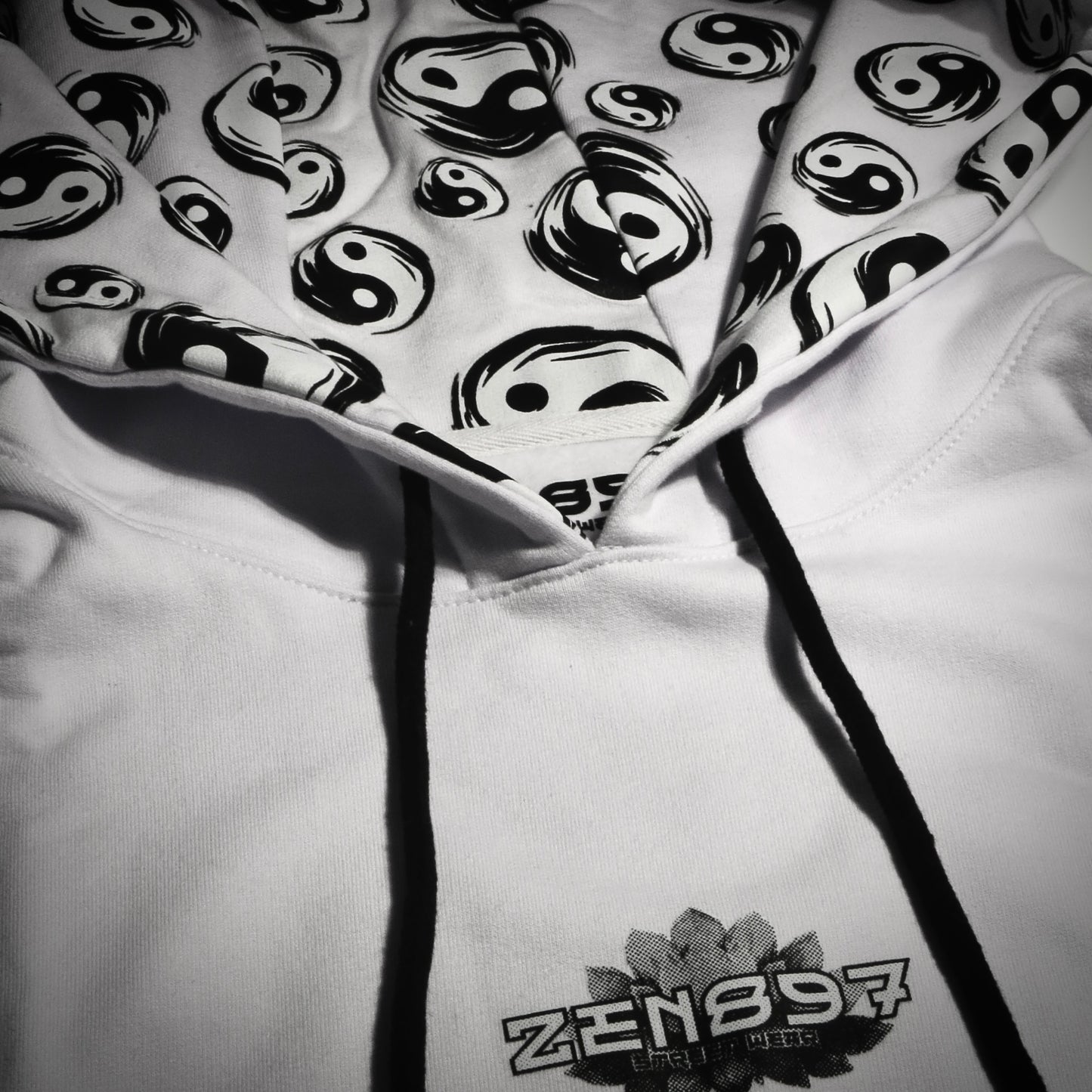 Polerón ZEN897 Yin-Yang Drip Blanco – DROP 11:11