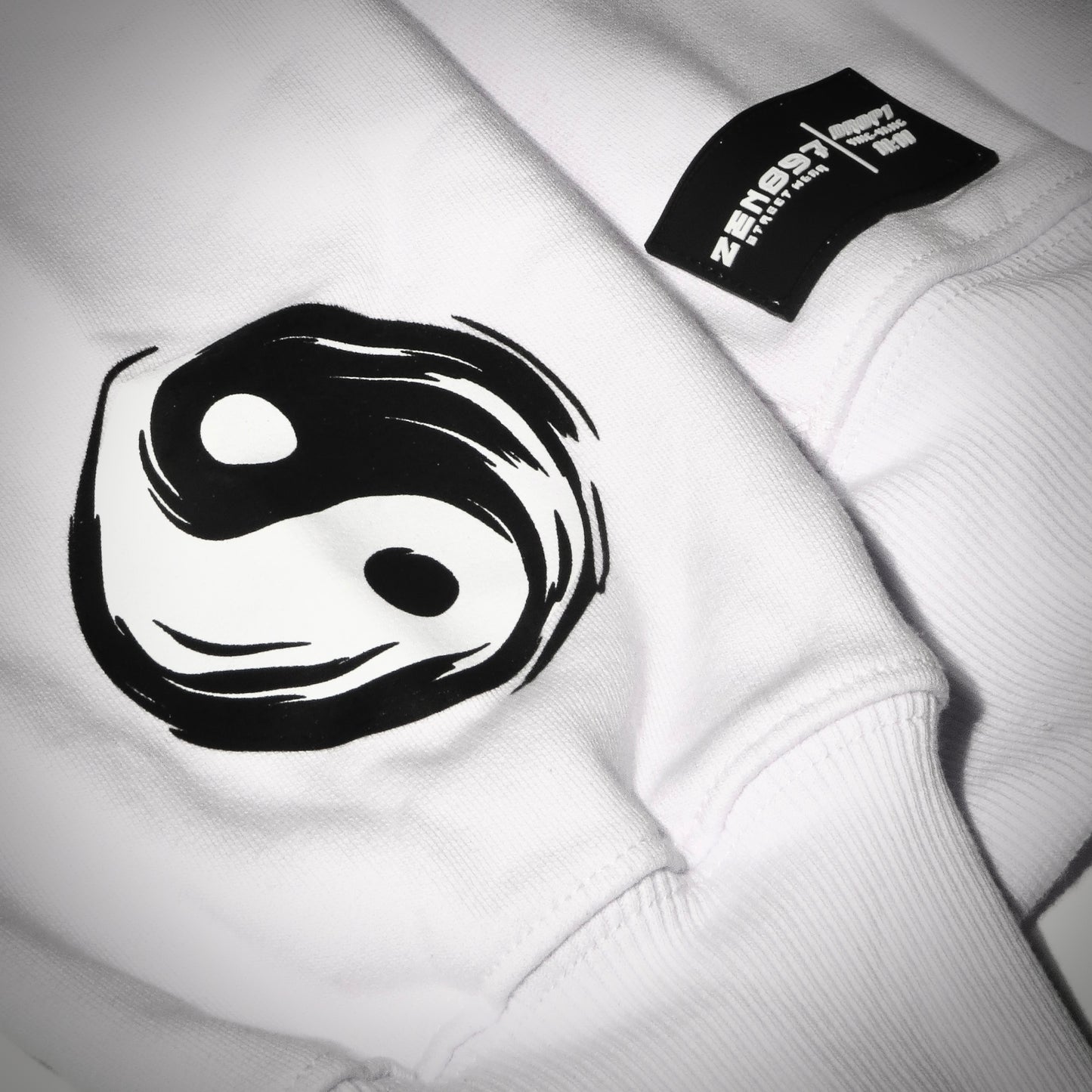 Polerón ZEN897 Yin-Yang Drip Blanco – DROP 11:11