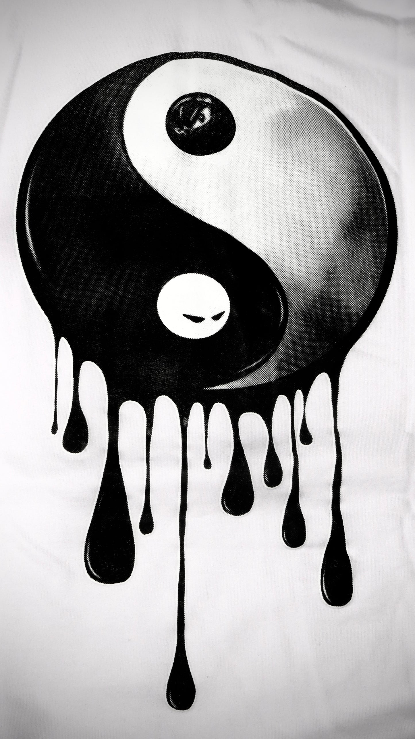 Polera ZEN897 “Yin-Yang Drip” Blanca – DROP 11:11